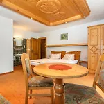 Lechner Living Apartments *