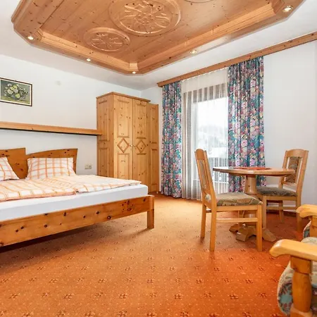 Lechner Living Πανσιόν