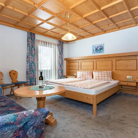 Konukevi Lechner Living Apartments Wald im Pinzgau